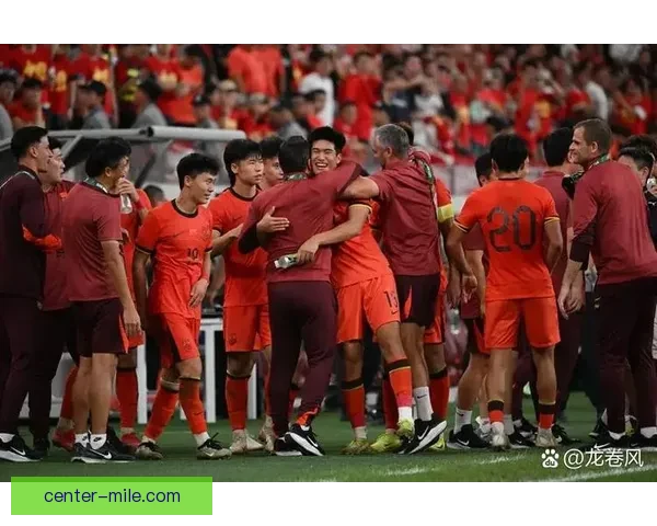 阿扎尔慈善赛再秀华丽运球点燃全场热情